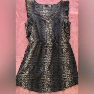 VOLCOM Size Juniors Large 🖤🤍🖤 Snake Print Dress with Ruffles 🖤 Like New